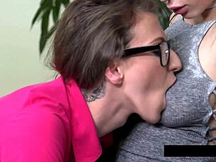 nerdy brunettes nicol & emylia lick pussy 👅💦