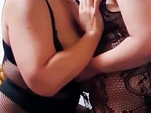 milf shows young babe hot lesbian kissing and fucking moves