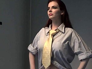 Emma's casual photoshoot captures her natural curves perfectly