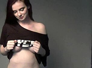 Emma's casual photoshoot captures her natural curves perfectly