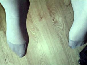 hey, wanna worship little angel26's sexy nylon pantyhose feet in hot german fetish clips?