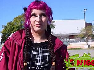 Amateur teen seduces street guy for rough riding and doggystyle fuck?