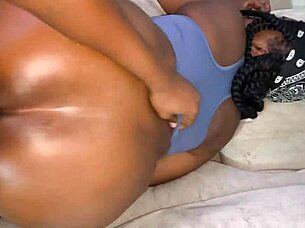 madrastra's tight pussy outline shows through clothes
