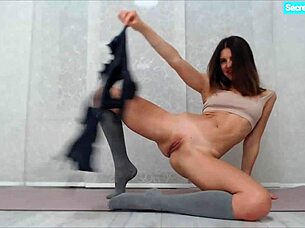 Sweat-Drenched Gina Gerson Stretches Flexible Body Moaning Wet