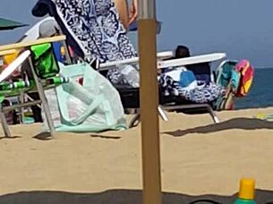 candid beach shots of bikini slut's juicy ass 🍑🏖️