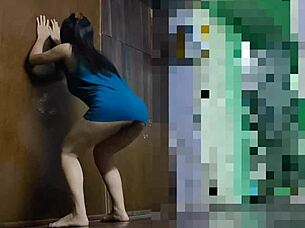 Big Ass College Coed's Intense Home Workout