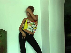 Hey, Valentina Vaughn fingers her shaved pussy in heels