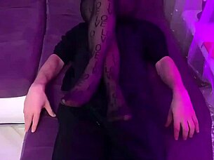 mistress sofi ignores you under her nylon facesit throne 😈📖