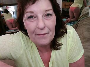 616 curvaceous redhead dawnskye1962 shakin' that big ol' keister 😈🍑