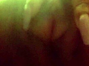 pretty ebony fingers her big clit solo up close 😍🔥