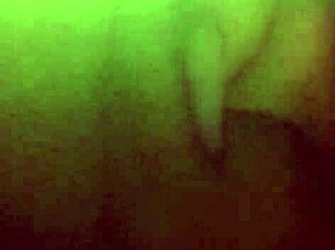 pretty ebony fingers her big clit solo up close 😍🔥