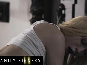 Ramon moves on Kenzie during solo play.