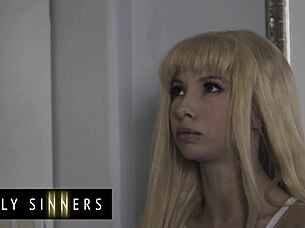 Ramon moves on Kenzie during solo play.