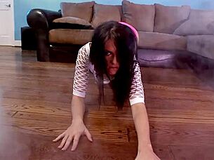 insatiable slut begs for massive bukkake facial in wild threesome blowbang?
