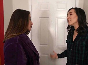 sinn sage straps ariel x's big pussy deep 😈🍆💦