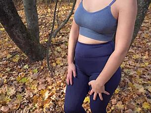 Yoga Pants Girl's Fat Cameltoe Teases Pussy Lips Outdoors!