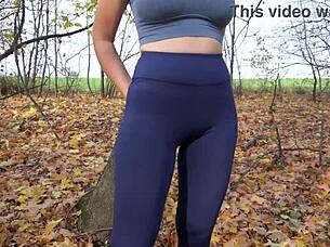 Yoga Pants Girl's Fat Cameltoe Teases Pussy Lips Outdoors!