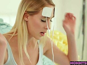 milf and teen babe scissor passionately together 👩‍❤️‍💋‍👩🔥