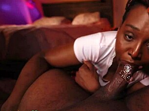 Curvy ebony babe backs it up sloppy till she squirts