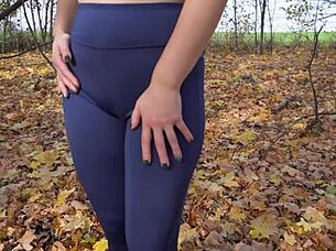 Yoga Pants Girl's Fat Cameltoe Teases Pussy Lips Outdoors!