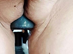 mature wife flashes huge shaved pussy lips cameltoe