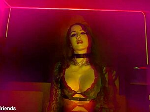 Valerica Steele unleashes wet wild doggystyle squirting passion