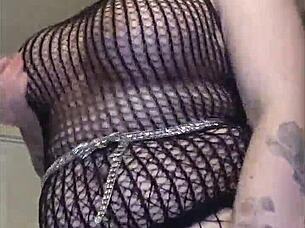 Chubby babe squirts big pussy lips in solo play