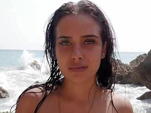 Beach fuck with sexy latina as bathers watch! 😈🏖️