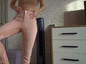 desperate amateur wets tight jeans in homemade clip