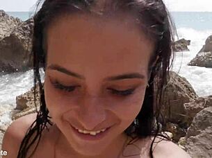 Beach fuck with sexy latina as bathers watch! 😈🏖️