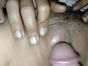 amateur babe enjoys oral fun