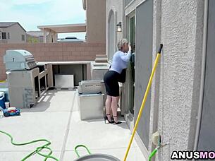 Dee Williams' Feet Massaged Into Wild Anal Ecstasy!