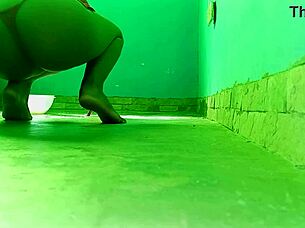 Cleaning lady delivers stepdaughter's oral skills