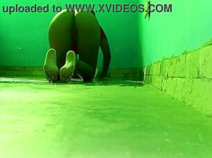 Cleaning lady delivers stepdaughter's oral skills