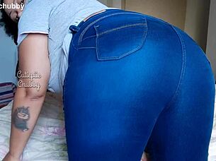 BBW Farts Seductively in Tight Jeans