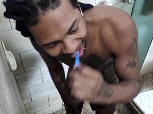 joao o safado's steamy bath tease with nicoly carioca's curves