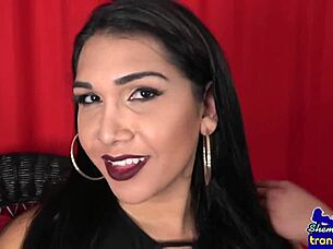 Huge ass trans babe wanks tattooed shemale dong solo