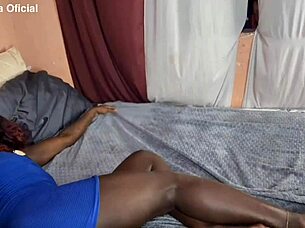 vizinho ausente eu fodo casada do corno na cama dele comendo cuzinho gostoso 😈🍑💦