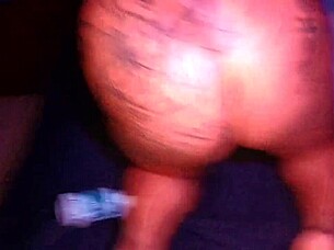 Fodendo o cuzinho da gostosa safada moans wildly