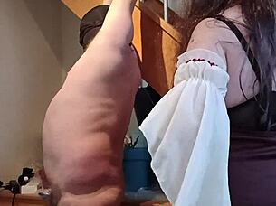 maîtresse kantalis dominates chained slave bdsm toilet humiliation