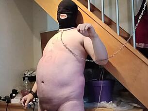 maîtresse kantalis dominates chained slave bdsm toilet humiliation