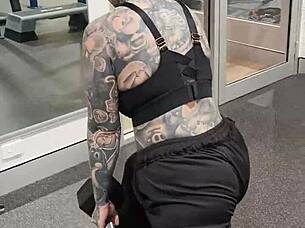 Milf's huge tits and ass bursting out gym leggings?