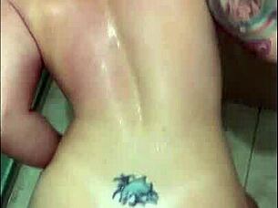 fui fodida empinada no banheiro abrindo tudo pra pau completo 😈💦