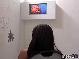 ebony deepthroats bbc through gloryhole 😈🍆💦🔥