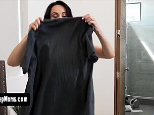 hey horny italian milf goddess craves my fetishes big tits ass 😈🍆💦