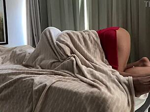 MORENA MILF TREPANDO COM PAUZUDO NEGRO ENQUANTO MARIDO CORNO ASSISTE ORGY!