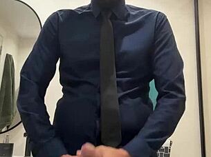 😍 hung daddy jerks massive cock and explodes cum like beast 💦