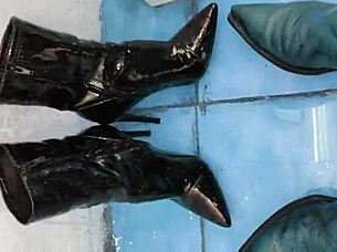 i'm peeing in my sexy ankle boots... oops so wet! 🥾💦