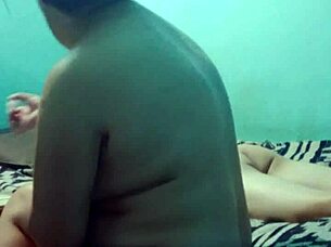 mi chica gordita me da un masaje desnuda?