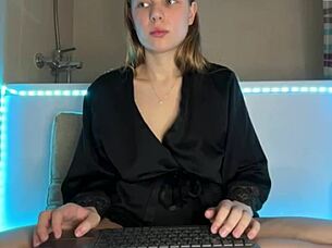 curvy homemade babe bounces her big natural boobs on webcam till orgasm
